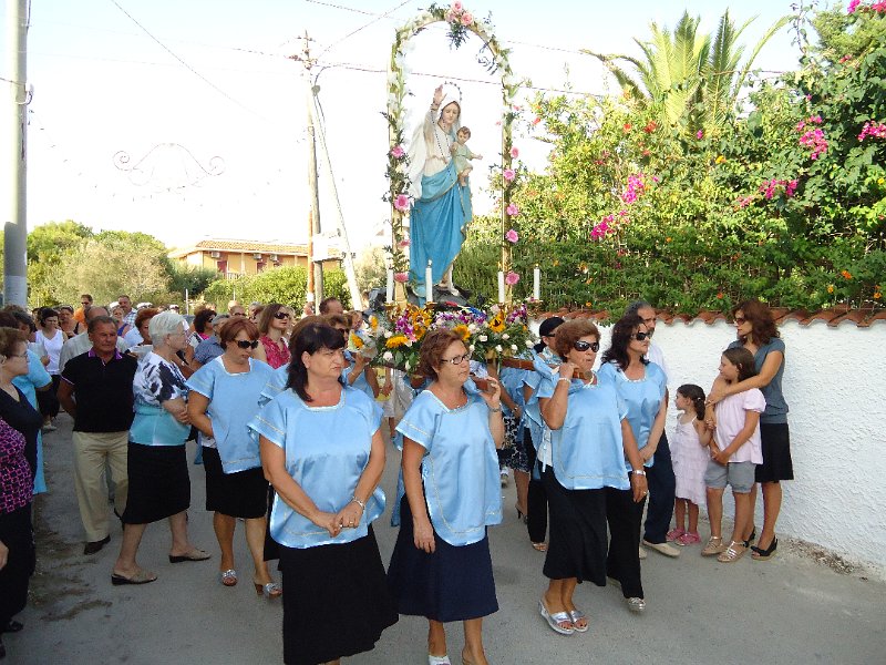 foto angelo aretano (06).JPG - La processione è stata avviata